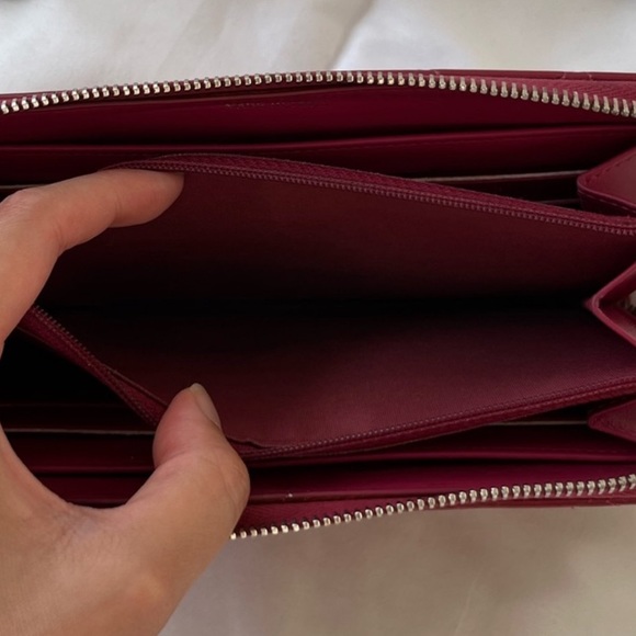 Authentic Chanel zippy wallet - Picture 10 of 13